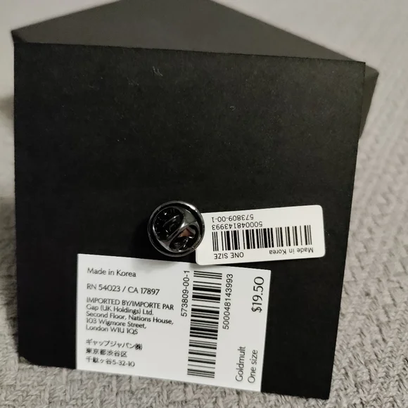 Banana Republic beer bucket enamel pin NWT - Picture 5 of 7